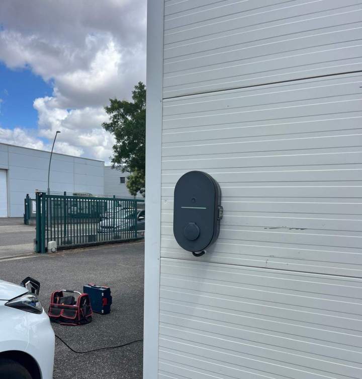 Installation borne de recharge Toulouse