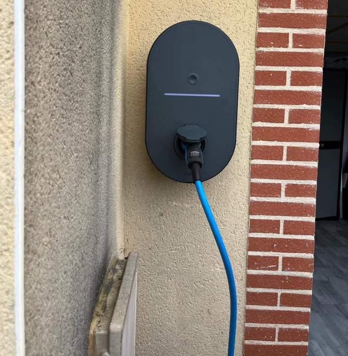 Borne recharge véhicule électrique Cugnaux