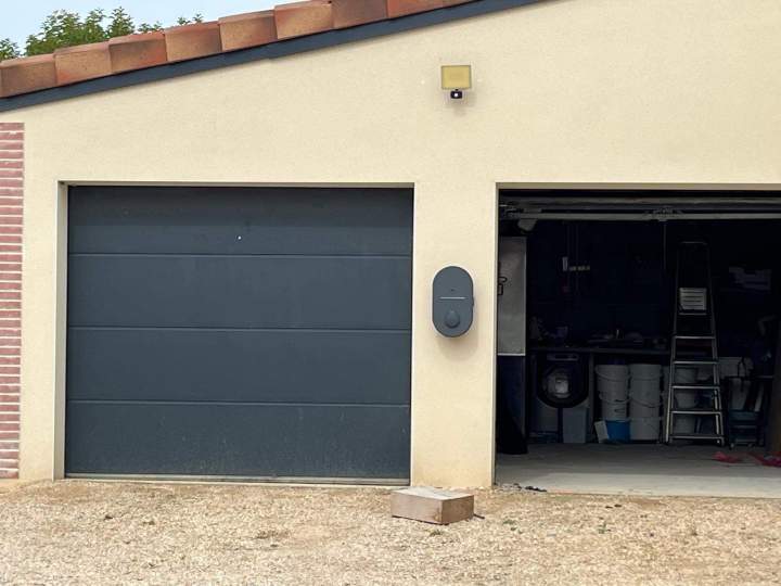 Installation de bornes de recharge pour véhicules électriques.